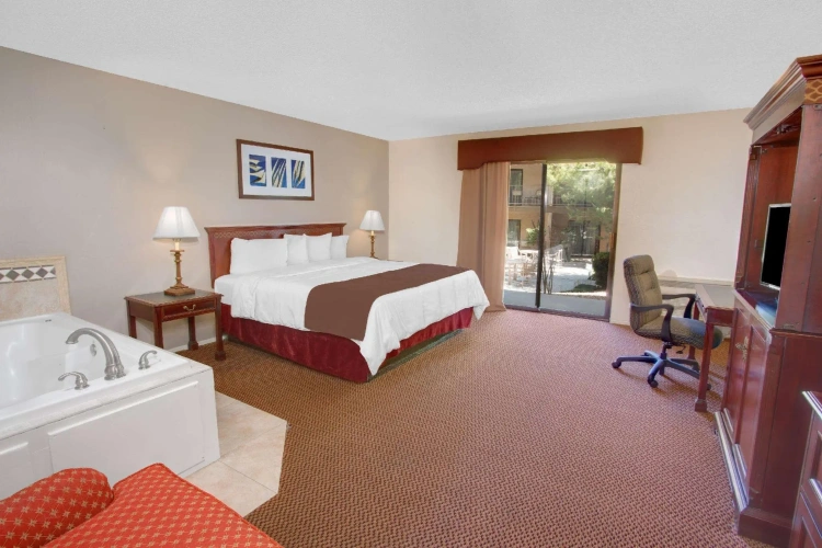Double Suite with courtyard view