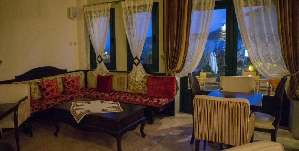 Evzin Hotel