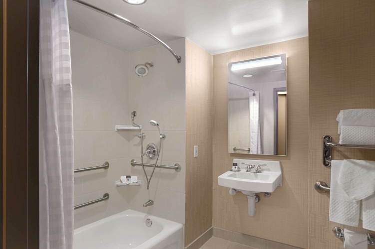 DoubleTree by Hilton San Francisco Airport North Bayfront photo 9