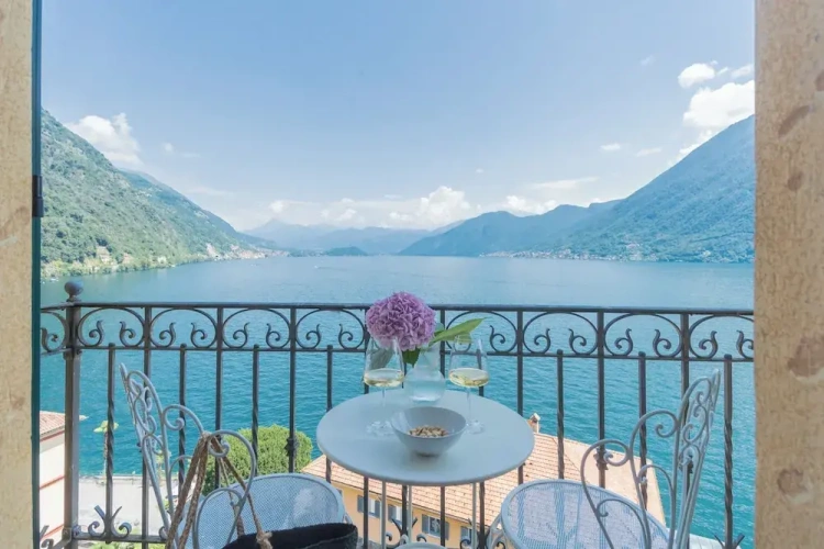 Apartment with balcony and with lake view