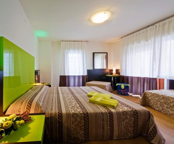 Standard Triple room