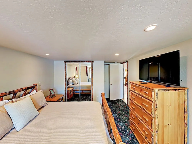 39537 Lake Dr Home - 3 Br home by RedAwning