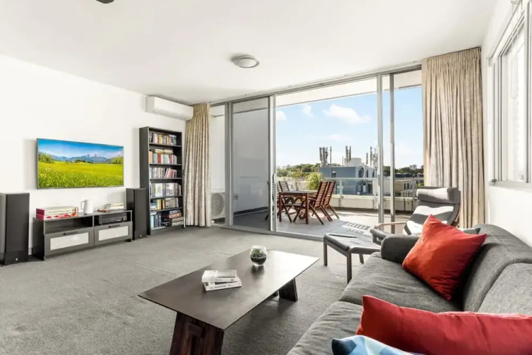 Spacious 2-bed With Two Balconies With City Views