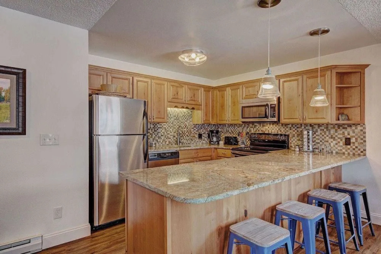 Tyra Summit A2E/F - 4 Br Condo