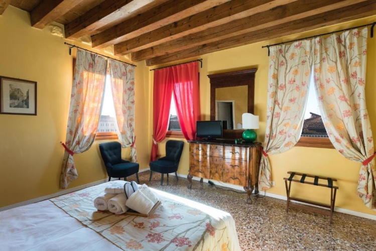 Superior Double room with canal view