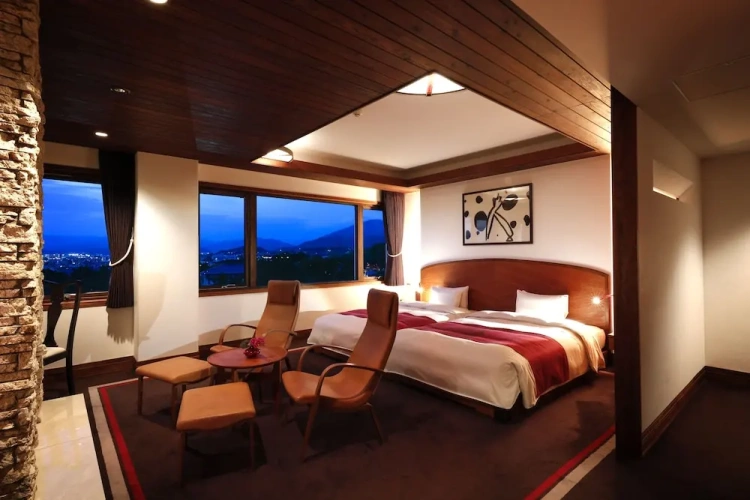 Standard Twin room with park view