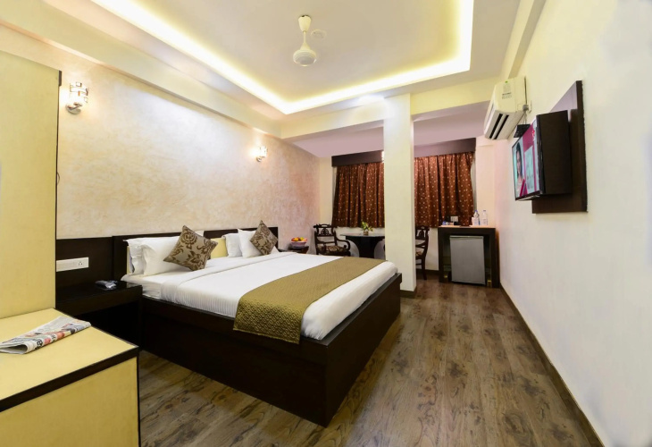 Hotel Ashish Palace