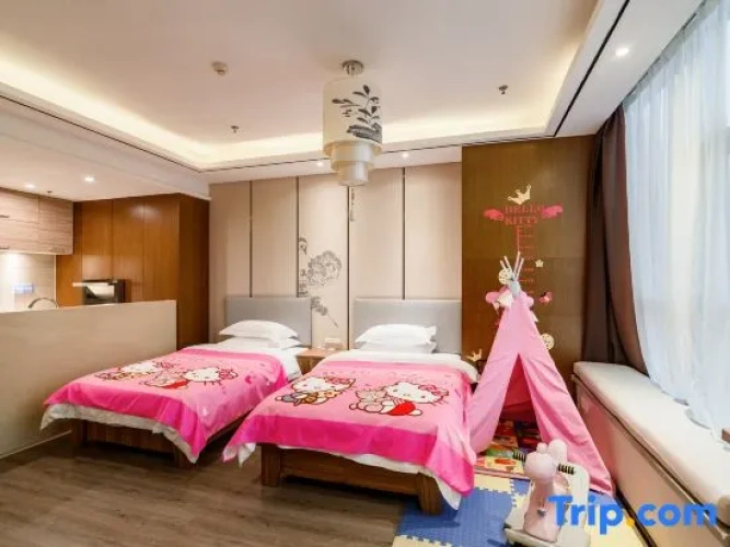 Quadruple Family Suite