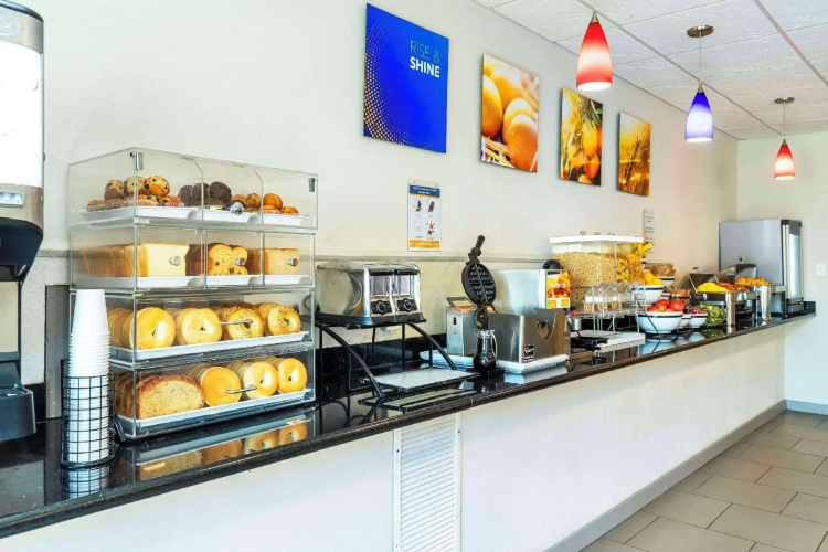 Comfort Inn & Suites photo 14