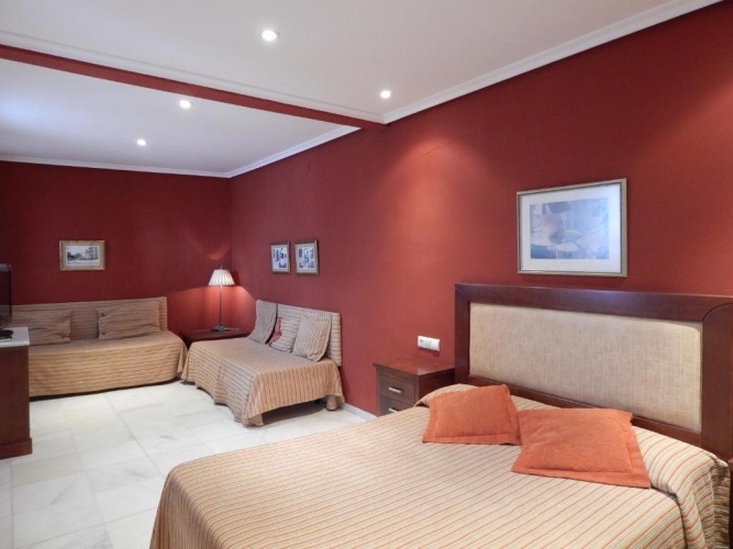 Standard Triple room