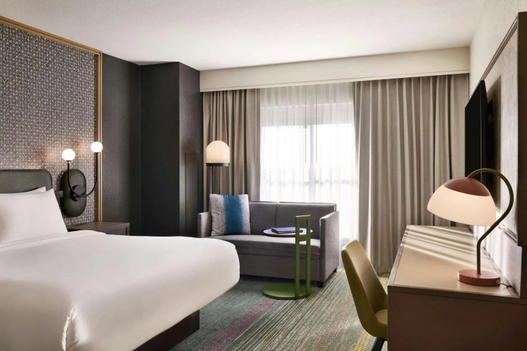 Renaissance® Phoenix Glendale Hotel & Conference Center