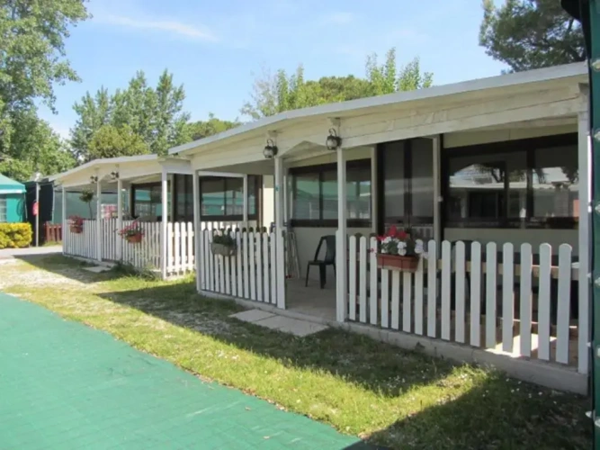2 Bedrooms Quadruple Family Bungalow