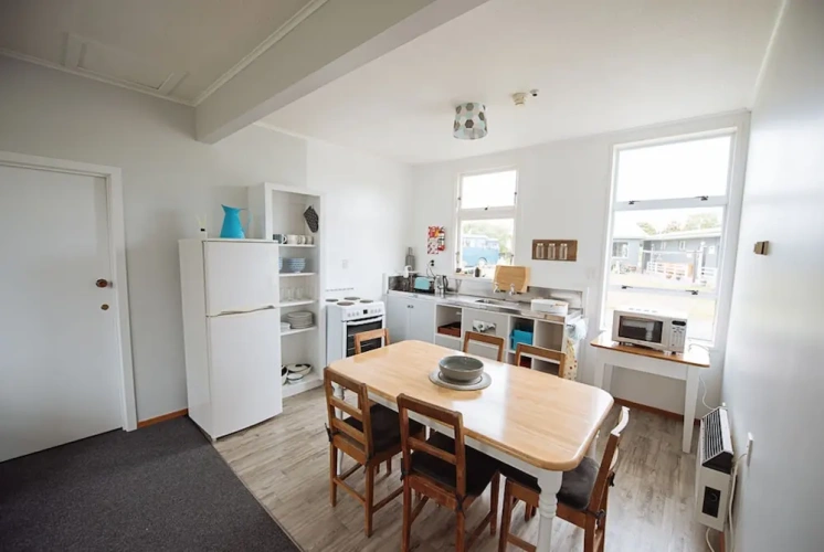 4 Bedrooms Apartment