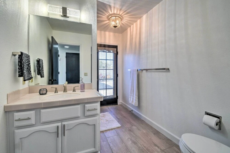 4 Bedrooms Cottage
