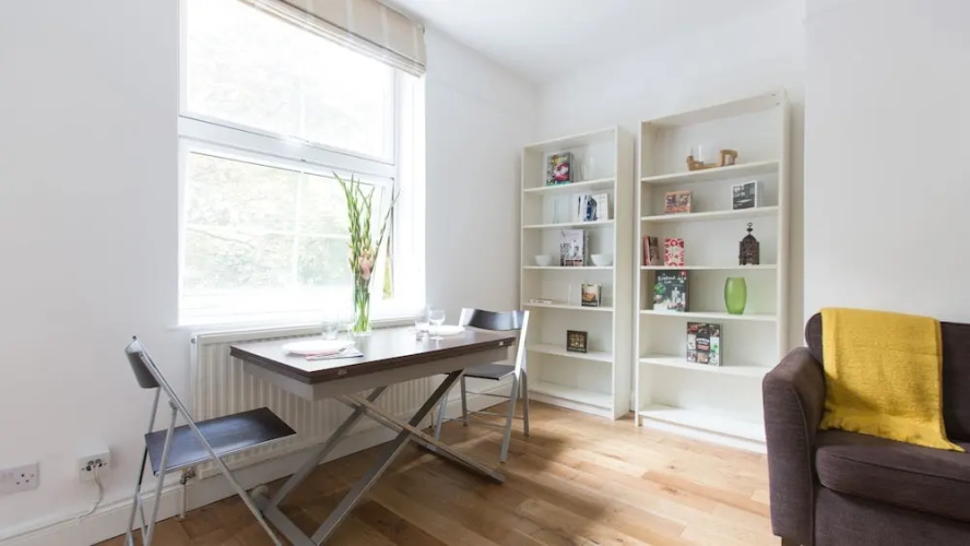 Bright 2BR Flat in St. Katharine's Docks
