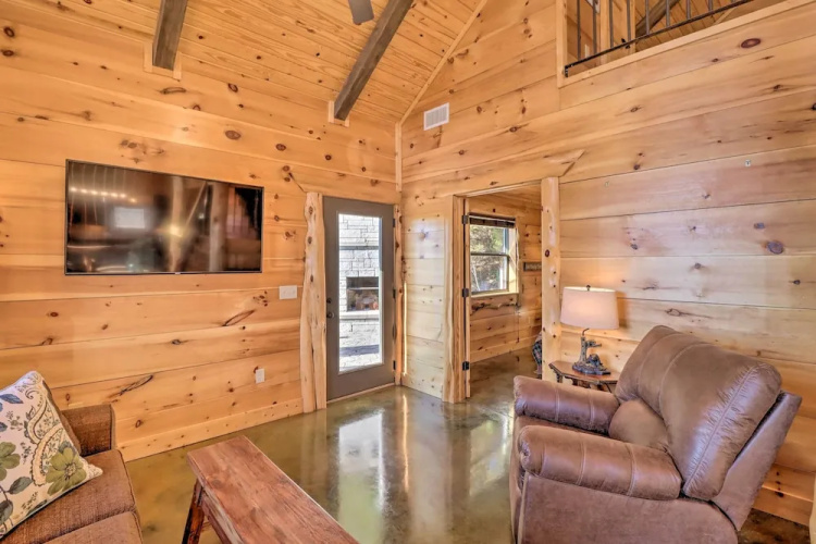 Mountain View Hideaway w/ Outdoor Fireplace!
