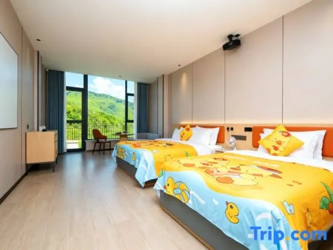 Standard Double room with land view