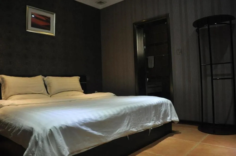 Longmen Gongshe Inn