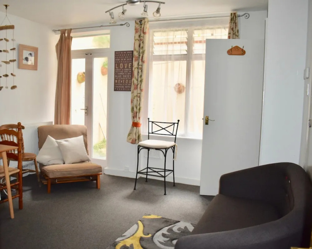1 Bedroom Apartment Close to Seafront