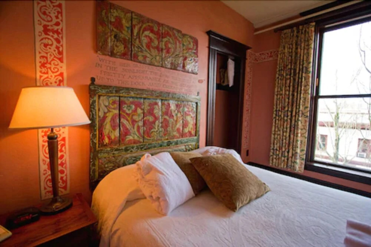 McMenamins Hotel Oregon