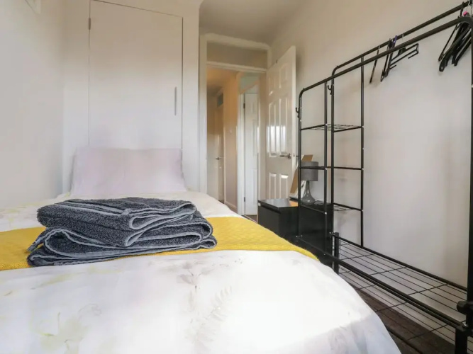 25 Resbury Close