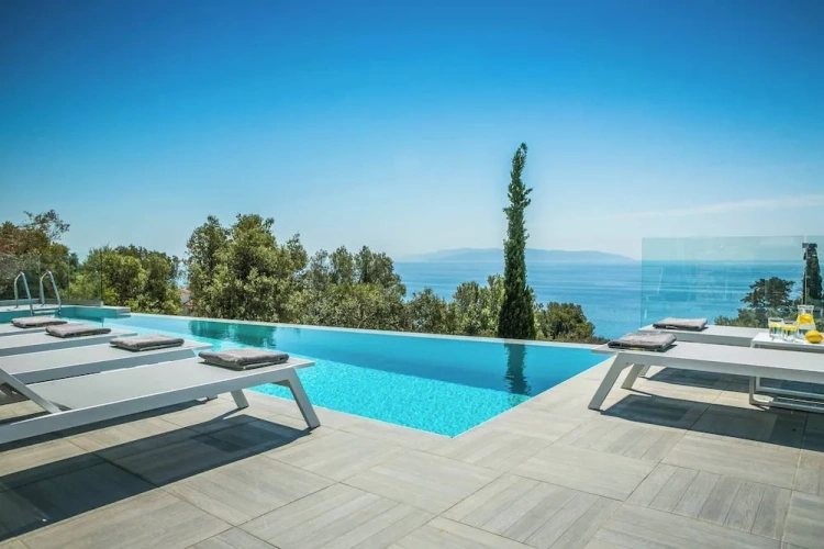 3 Bedrooms Villa with balcony