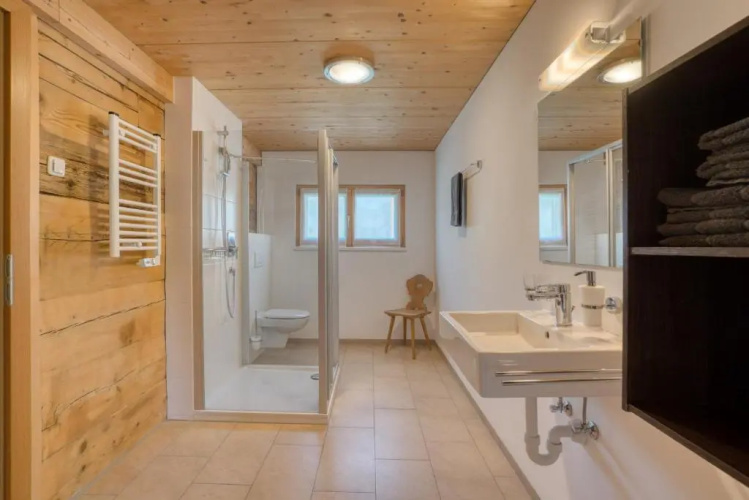 Hus24