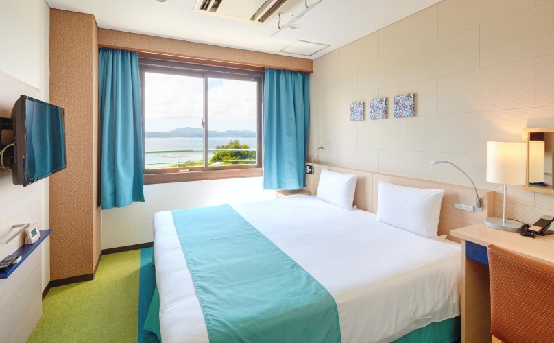 Compact Hollywood Twin room