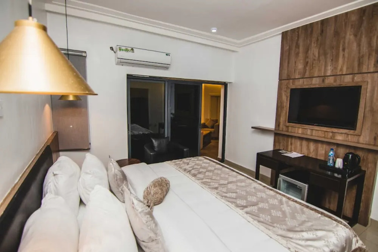 Bon Hotel Platinum