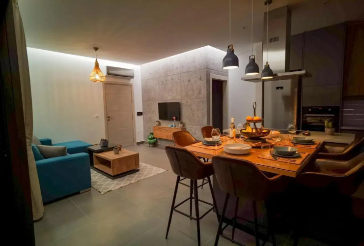 Eagles Nest- 2BR stylish, free park, Netflix