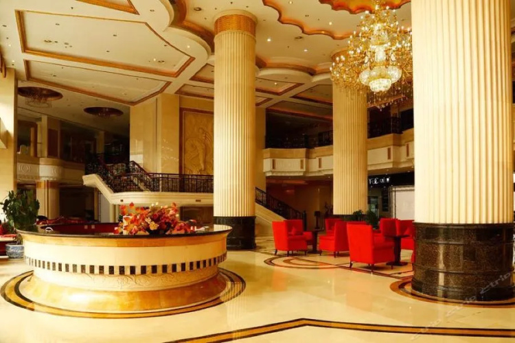 Lakeside Hotel