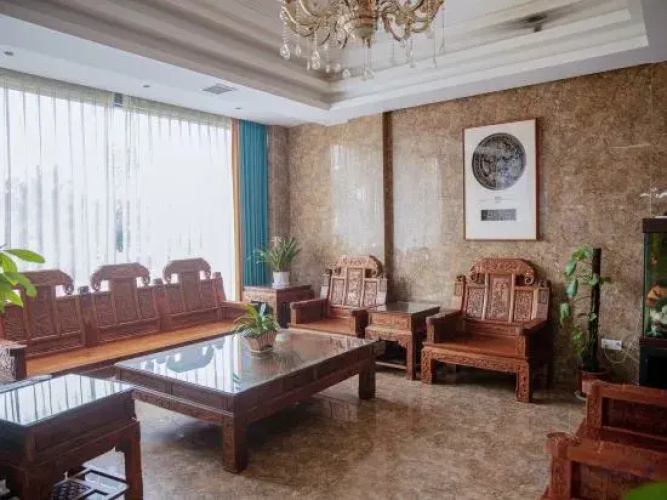 Nancheng Impression Theme Hotel