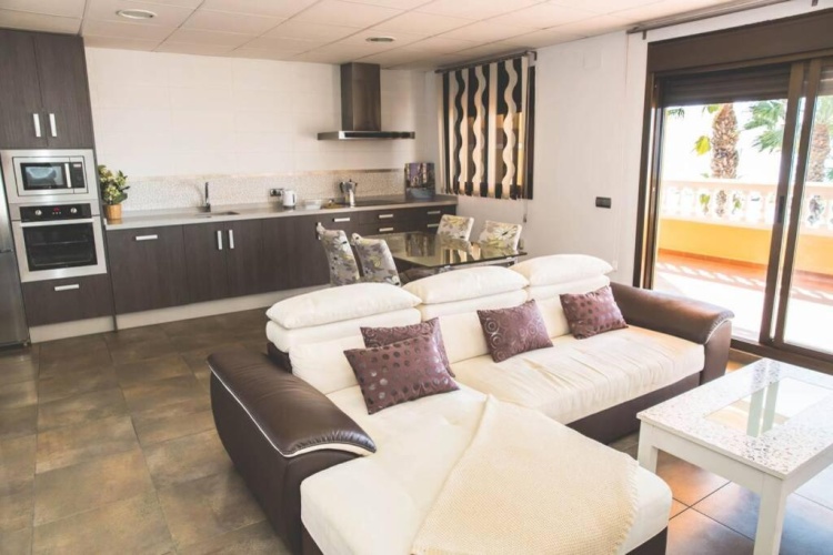 2 Bedrooms Apartment