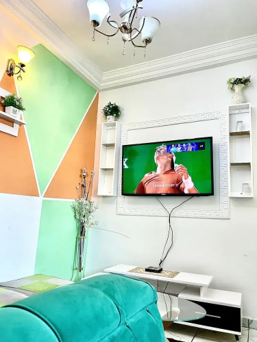 1 Bed Studio Sleeps 2 - Canal View, Wifi, Parking