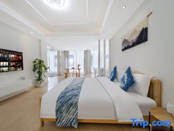 Quadruple Family Suite with mountain view