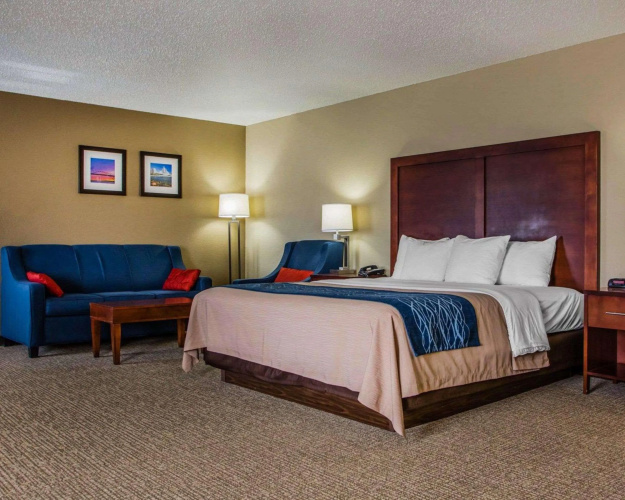 Comfort Inn & Suites Jackson - West Bend