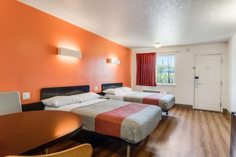 Motel 6 Youngstown, OH