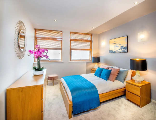 Stylish Central Reading Apartment with Free Parking