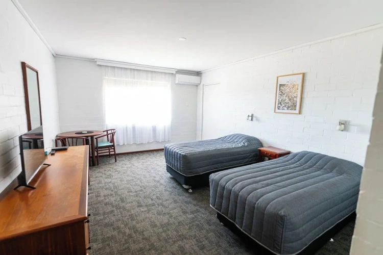 1 Bedroom Classic Double Basement room