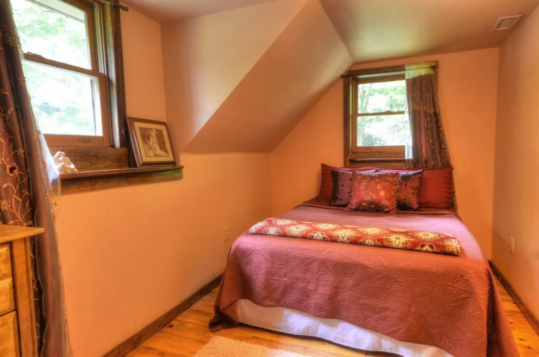 Cherokee Creekside Cabin