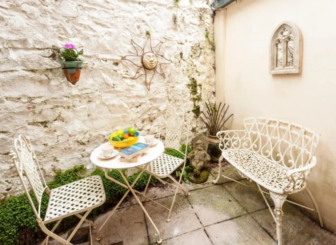 2 Bedrooms Cottage