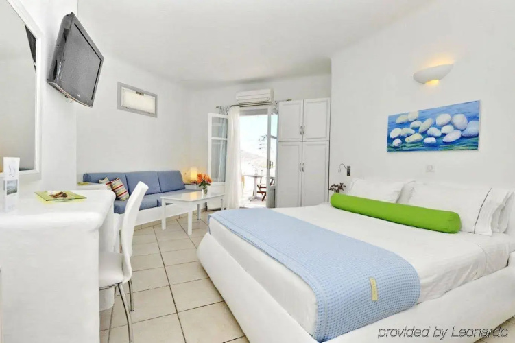 Yades Suites & Spa