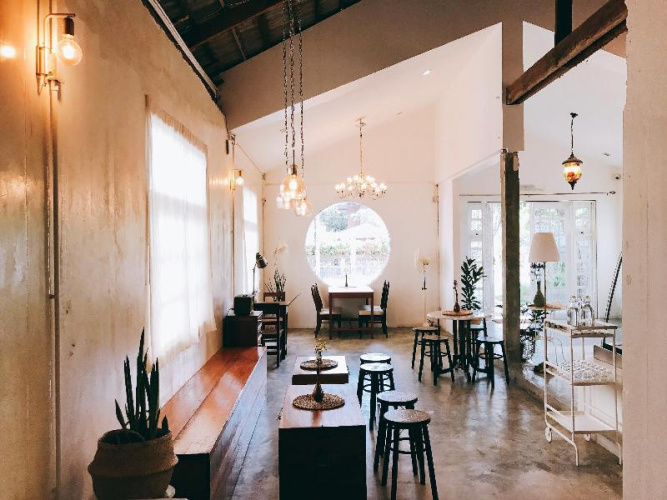 Khemjit Cafe And Bed