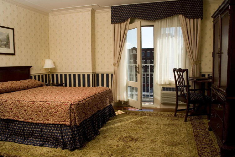 Penn's View Hotel