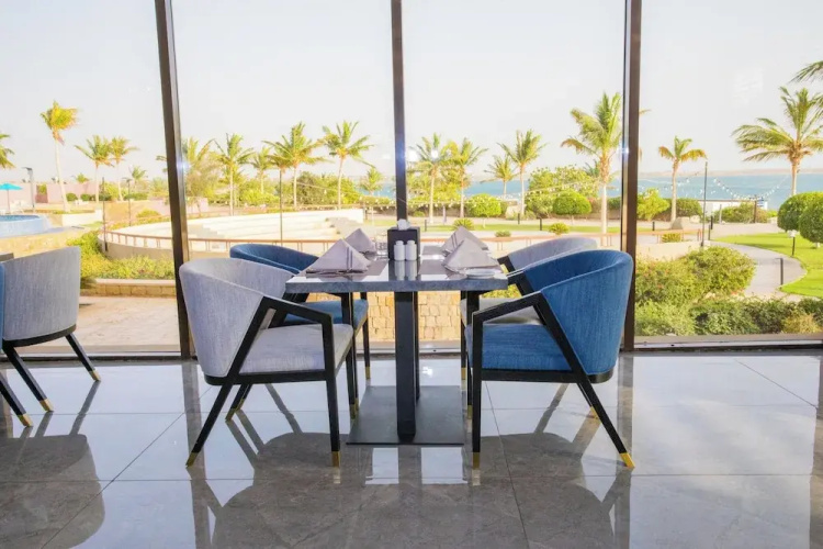 Royal Lazure Resort