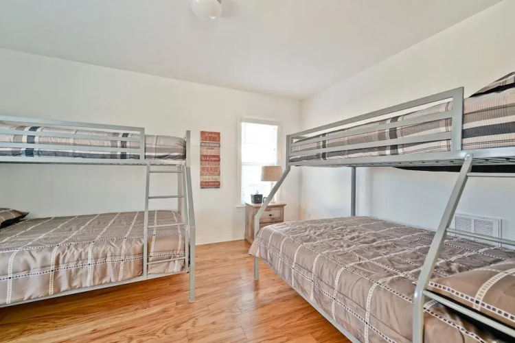 Knot A Care 4 Bedroom Home by RedAwning