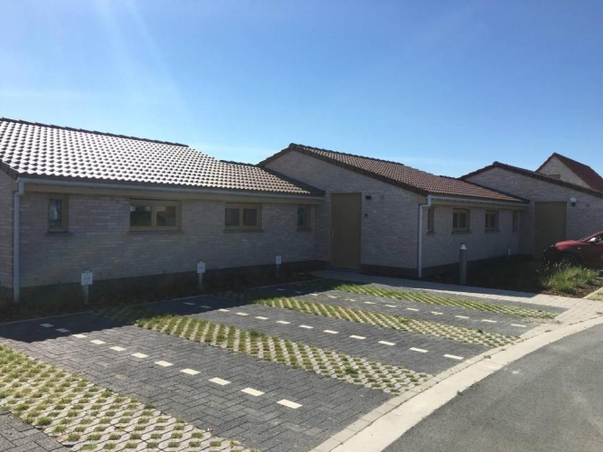 2 Bedrooms Cottage