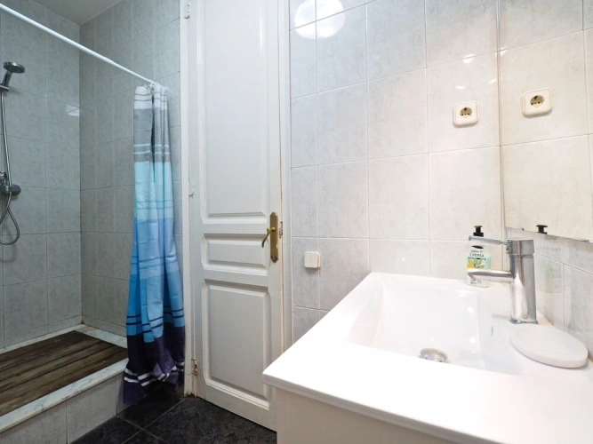 3 Bedrooms Apartment