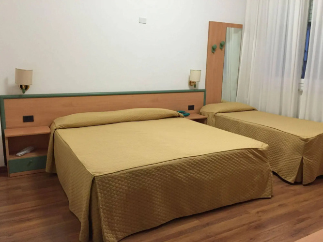 Hotel Iris