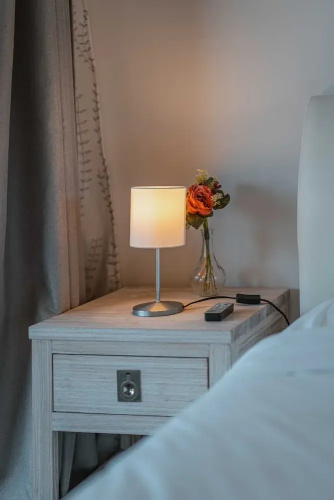 Lonsdale St 1-bed Unit With Study Area and Parking